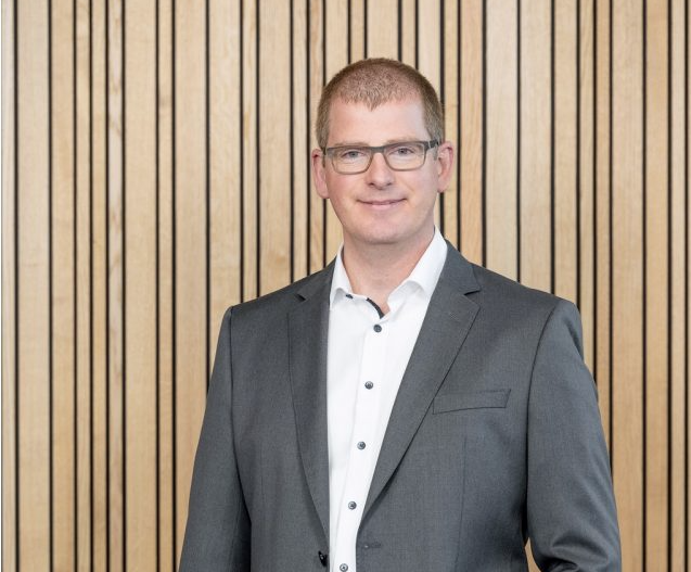 Björn Rosenplänter, Managing Director of the STIHL chain plant in Switzerland